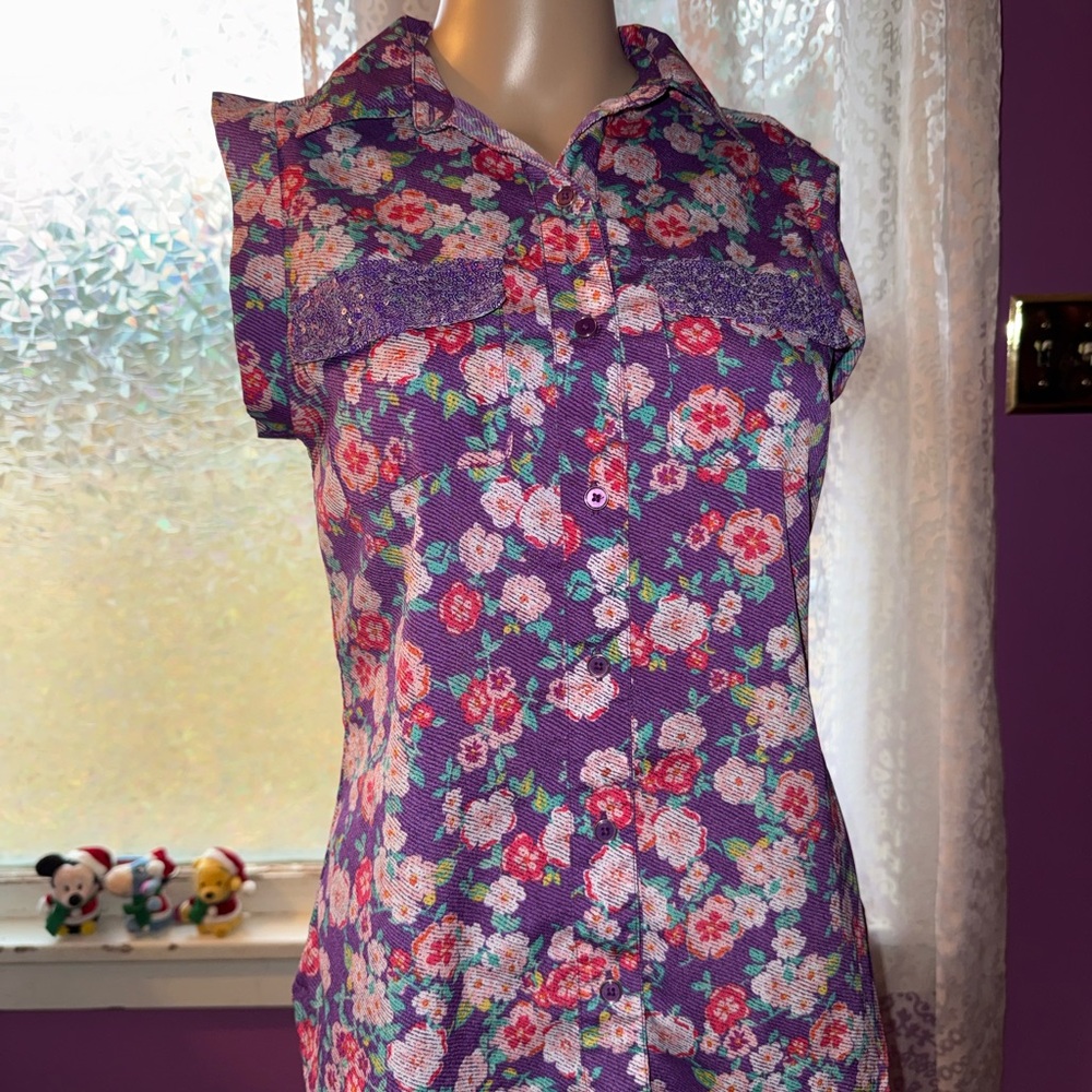 💋5/$25💋 Candie's Vibrant Purple Floral Top